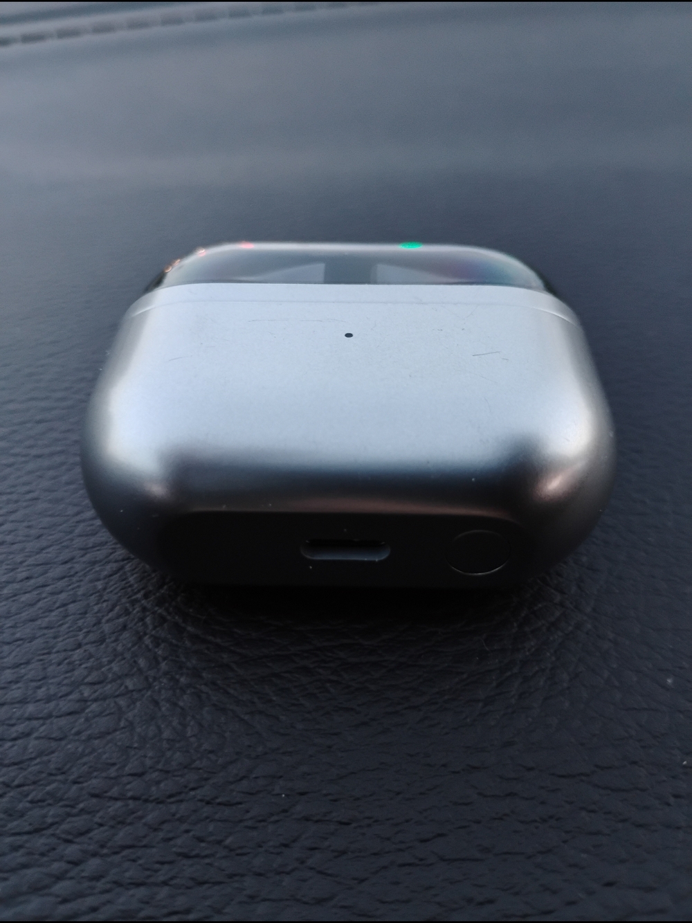 Samsung Metallic Gray Wireless Earbuds Charging Case Earbuds Used